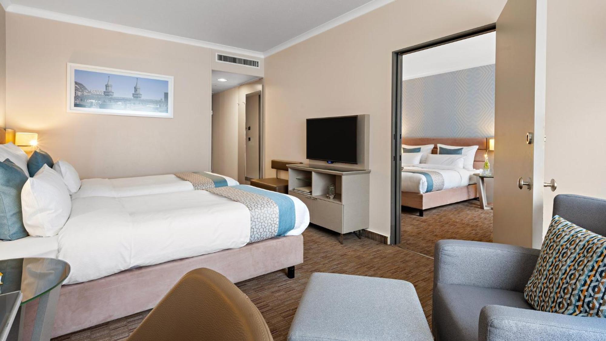 คราวน์ พลาซา เบอร์ลิน ซิตี้เซ็นเตอร์ Hotel ภายนอก รูปภาพ